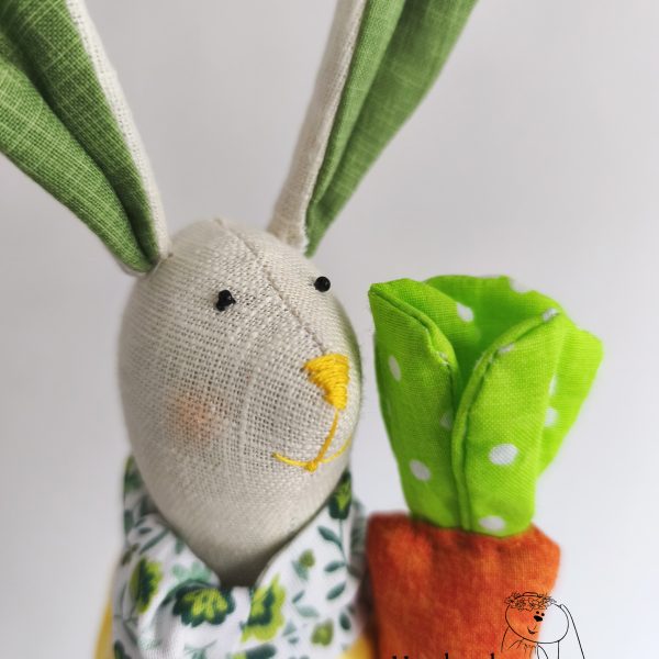 muñeco conejo de pascua de tela. текстильний великодній кролик для дітей